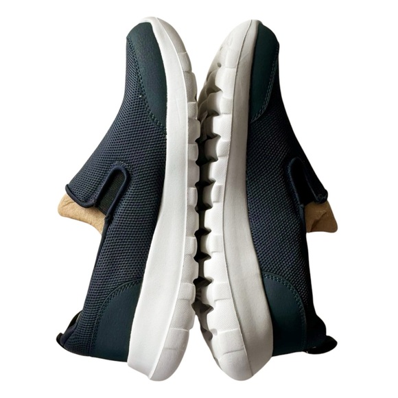 Skechers Go Walk Goga Max Slip On Shoes in Navy | 8 - Picture 4 of 9
